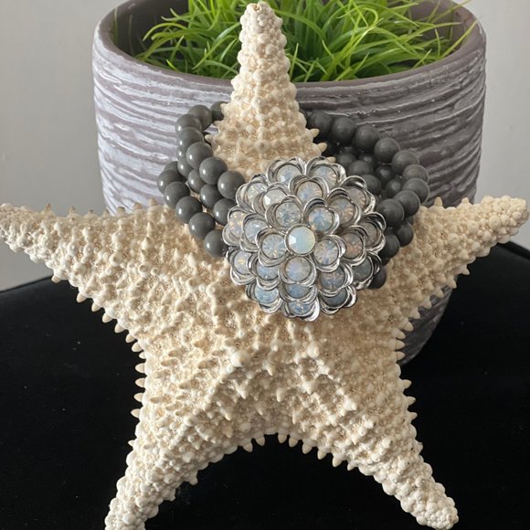 Lia Sophia 3 Strand Beaded flower bracelet - Picture 2 of 3